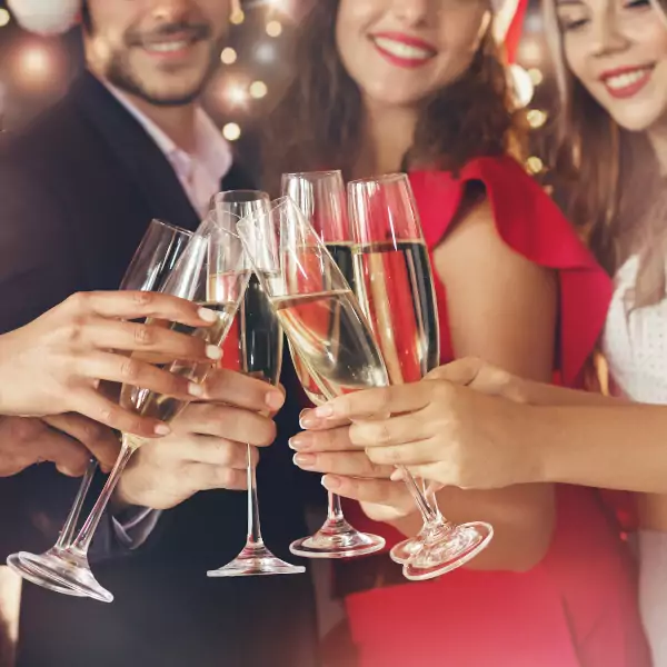 Frohes Neues Jahr Froehliche Menschen Die Mit Champagner Anstossen